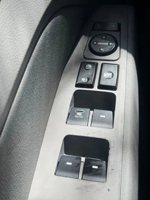 Used 2020 Hyundai Elantra Value Edition FWD image 17