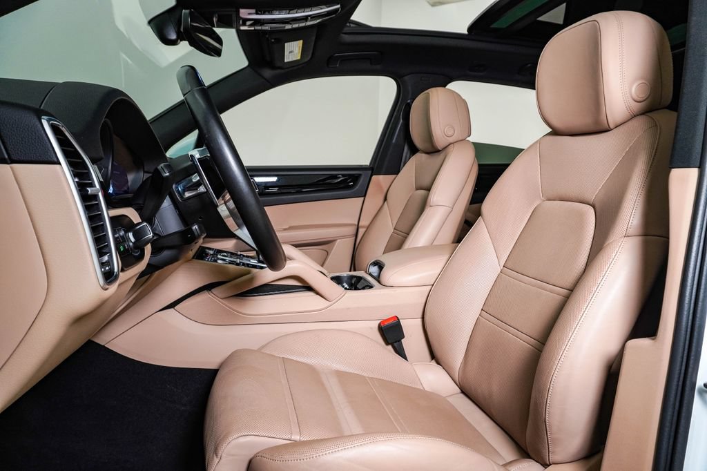 Certified 2023 Porsche Cayenne AWD/4WD image 5