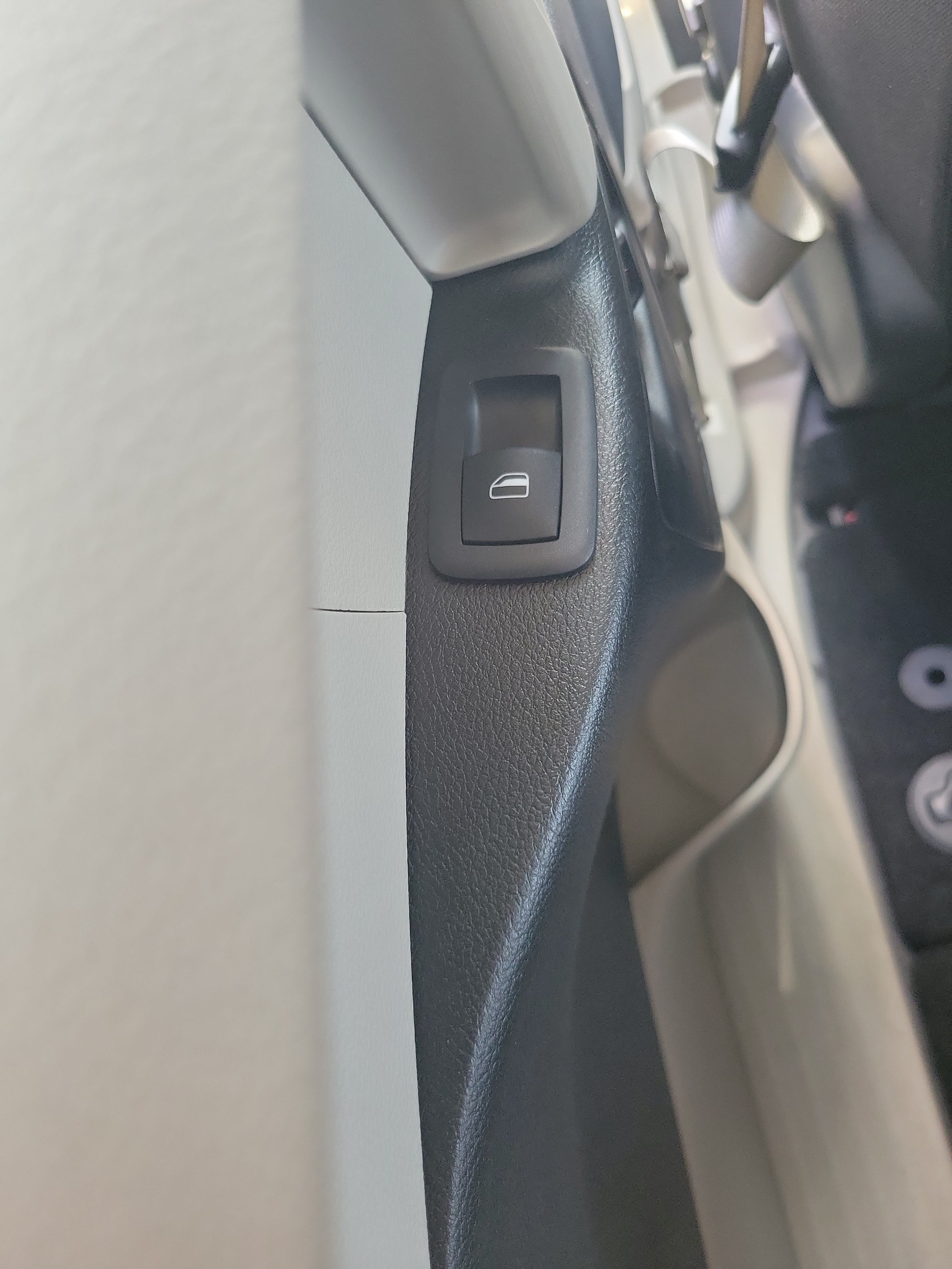 Used 2024 Chrysler Voyager LX FWD image 12