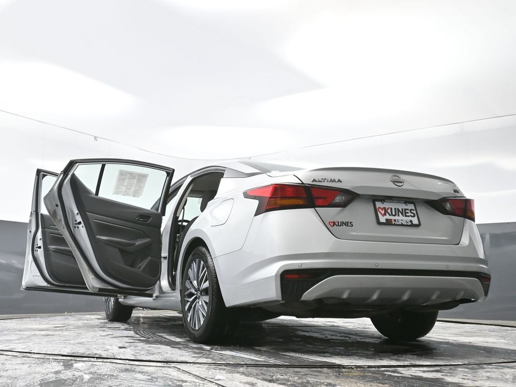 Used 2024 Nissan Altima 2.5 SV FWD image 77