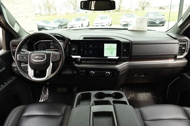 Used 2025 GMC Sierra 1500 SLT AWD/4WD image 8