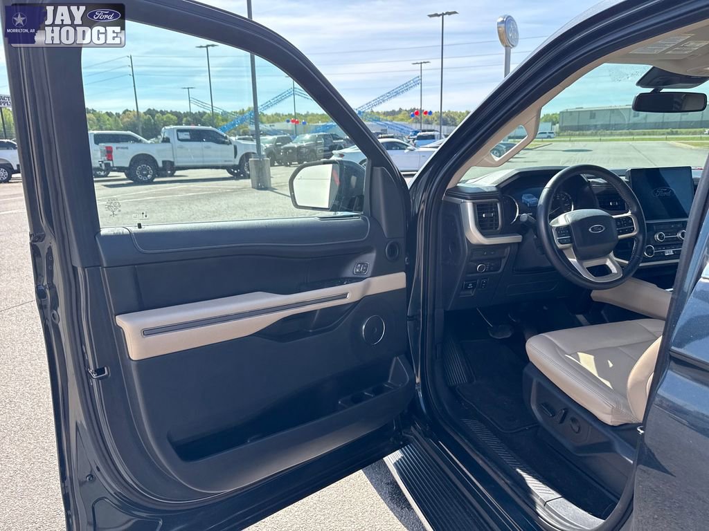 Used 2022 Ford Expedition XLT AWD/4WD image 11