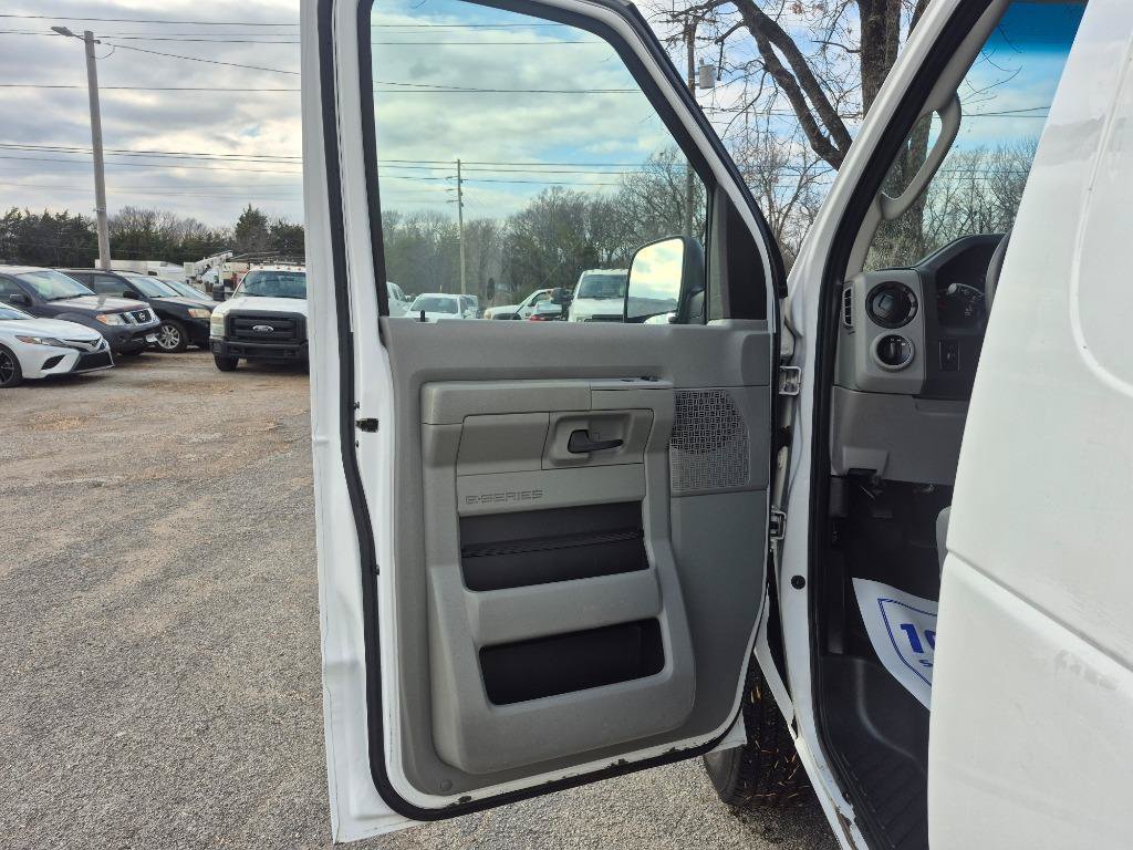 Used 2014 Ford E-250 and Econoline 250 w/ Power Group RWD image 11