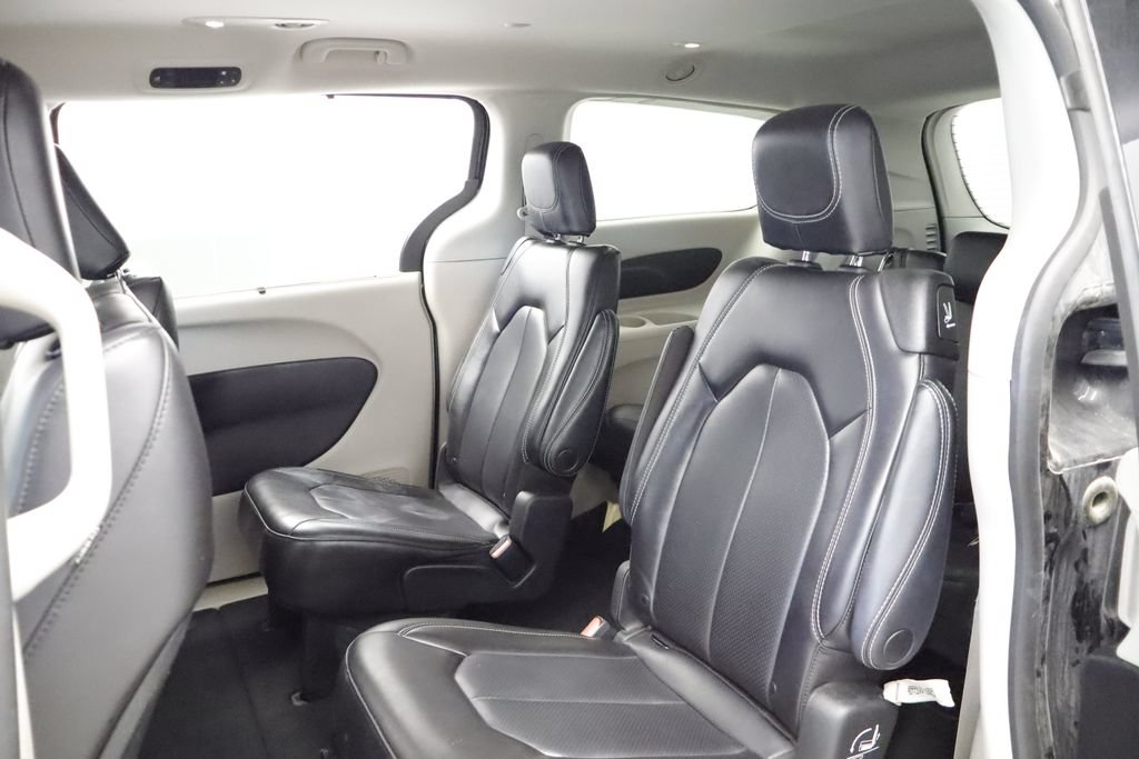 Certified 2023 Chrysler Pacifica Touring-L FWD image 18