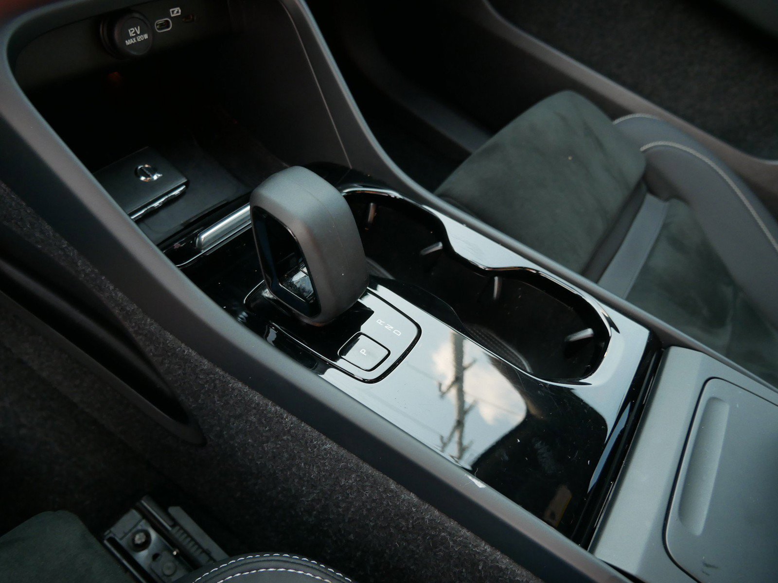 Used 2023 Volvo XC40 Recharge Plus w/ Protection Package Premier AWD/4WD image 22
