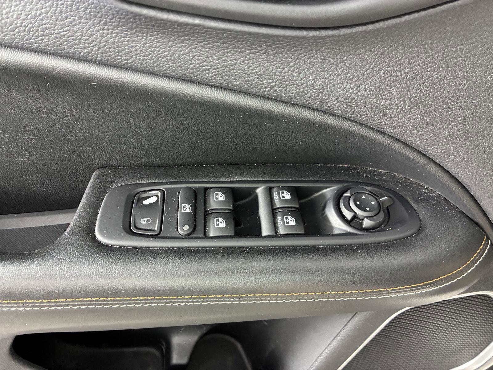 Used 2018 Jeep Compass Latitude w/ Popular Equipment Group AWD/4WD image 11
