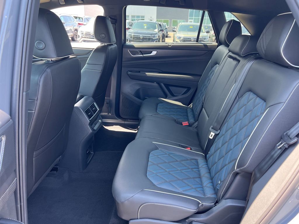 New 2026 Volkswagen Atlas Cross Sport SEL Premium R-Line image 24