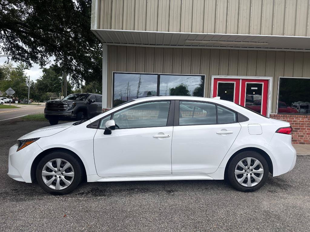 Used 2022 Toyota Corolla LE FWD image 6