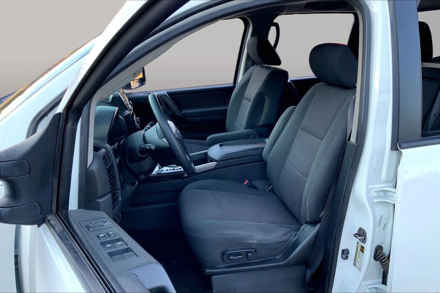 Used 2013 Nissan Titan SV w/ SV Premium Utility Pkg RWD image 7