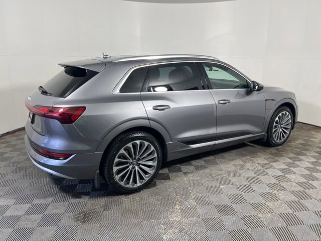 Used 2019 Audi e-tron Prestige w/ Prestige Package image 9
