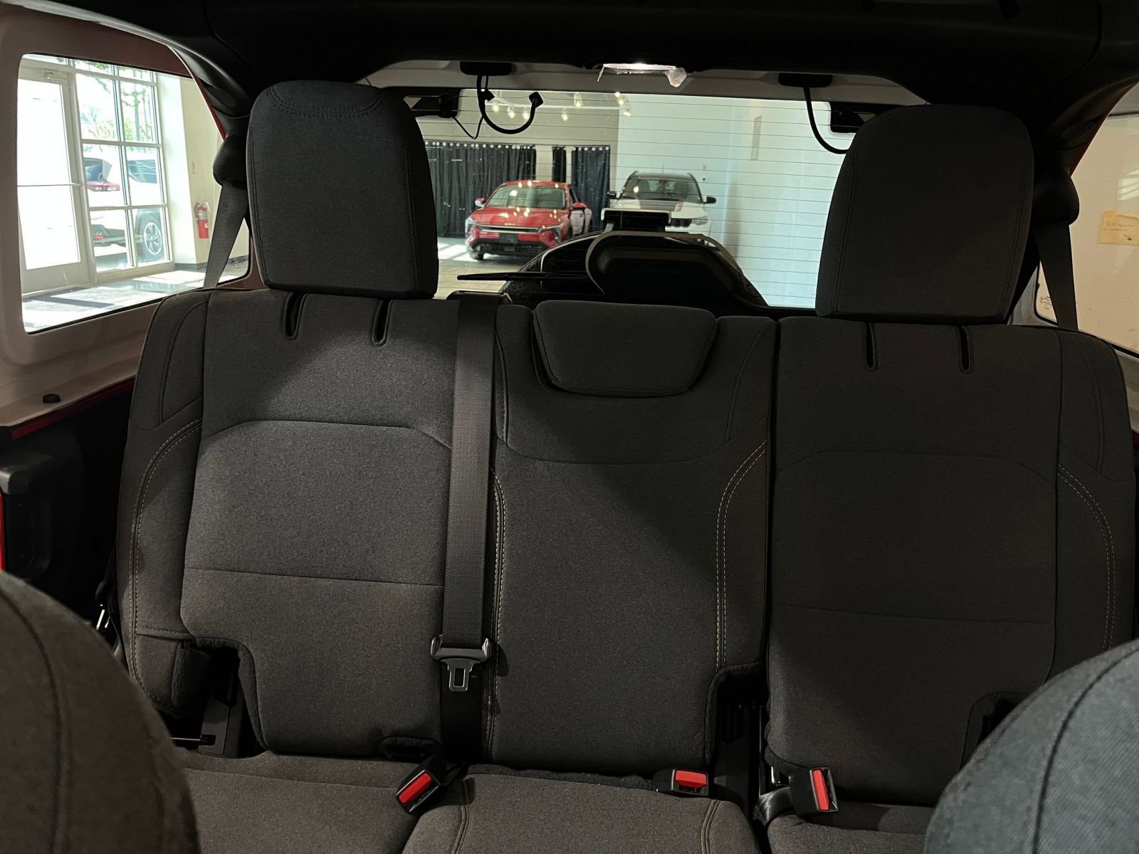 Used 2025 Jeep Wrangler Sahara image 38