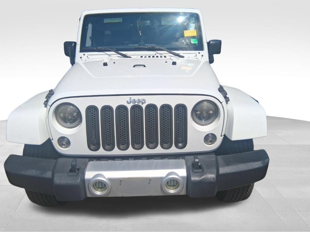 Used 2015 Jeep Wrangler Unlimited Sahara w/ Connectivity Group AWD/4WD image 2