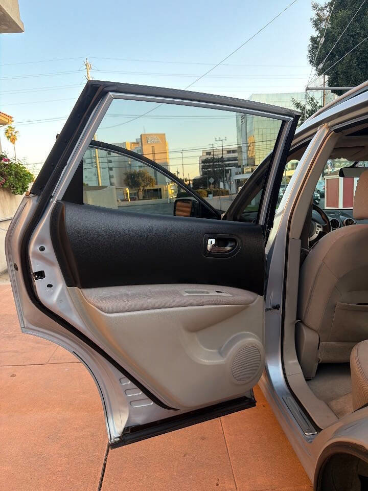 Used 2013 Nissan Rogue SV w/ Premium Pkg image 21