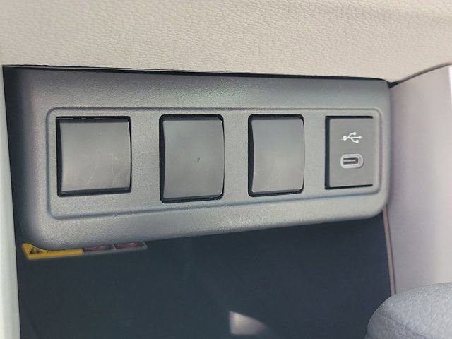 Used 2025 Toyota Corolla Cross LE image 27