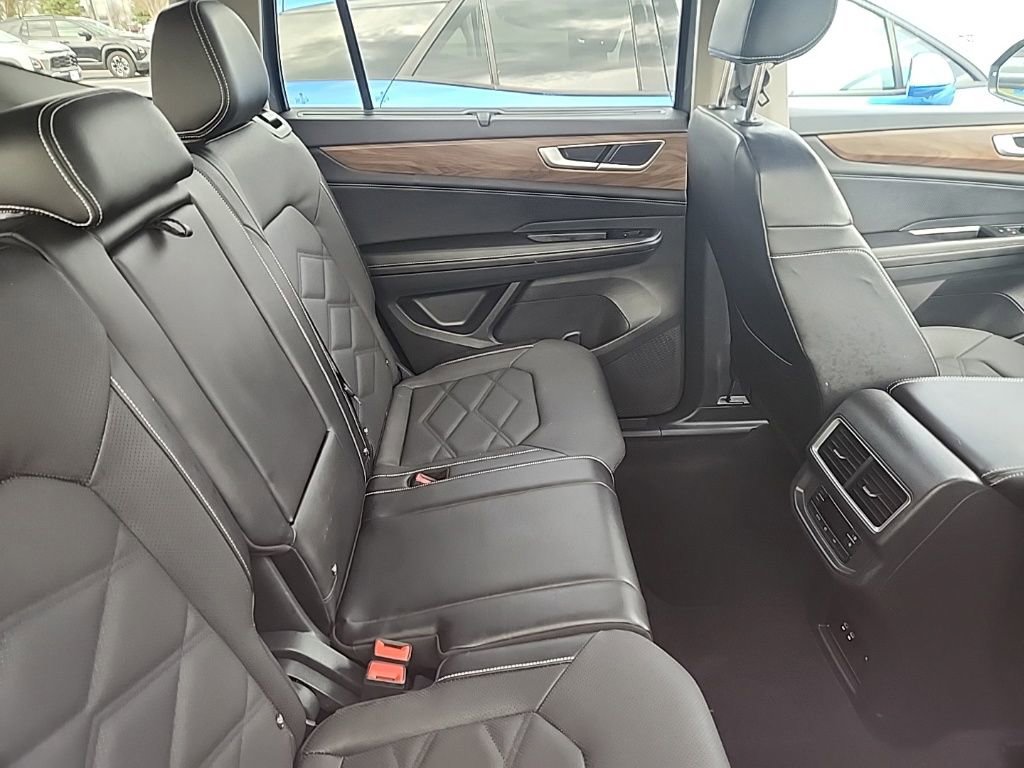 Used 2024 Volkswagen Atlas SE image 12