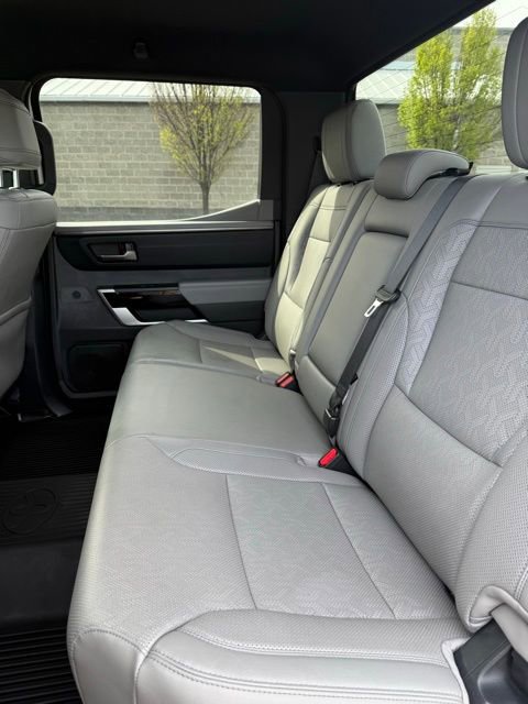 Used 2025 Toyota Tundra Limited AWD/4WD image 37