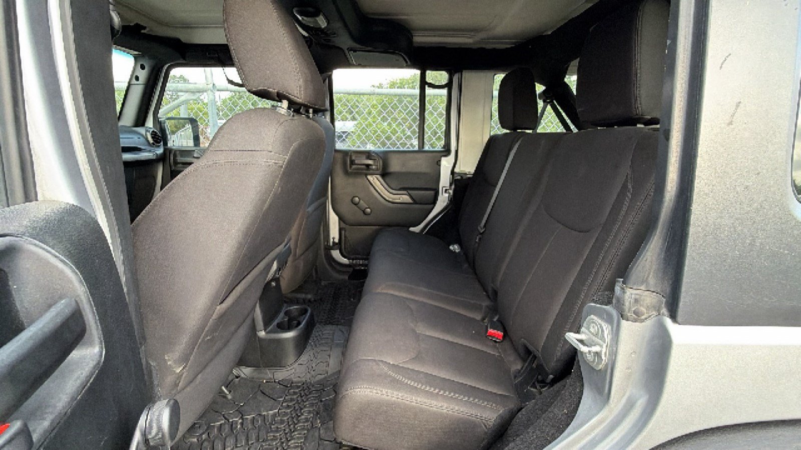 Used 2015 Jeep Wrangler Unlimited Sport w/ Connectivity Group AWD/4WD image 31
