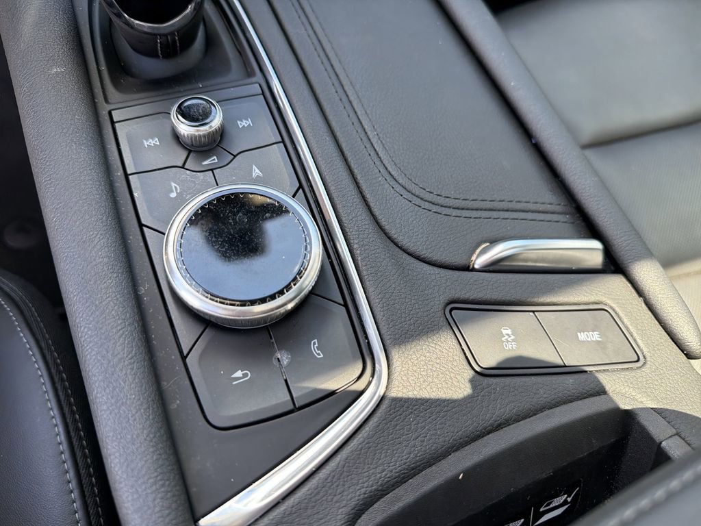 Certified 2025 Cadillac XT6 Premium Luxury FWD image 29