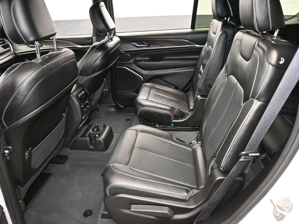 Used 2023 Jeep Grand Cherokee L Overland image 44