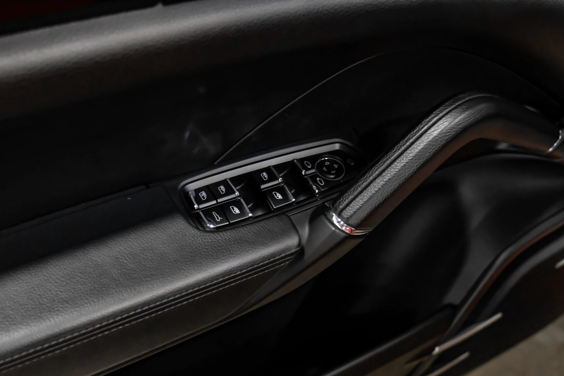 Used 2016 Porsche Cayenne AWD/4WD image 40