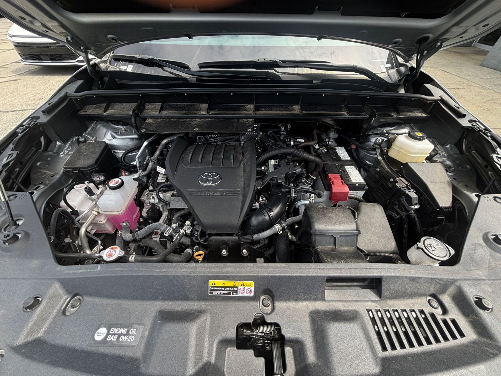 Used 2025 Toyota Highlander LE image 33