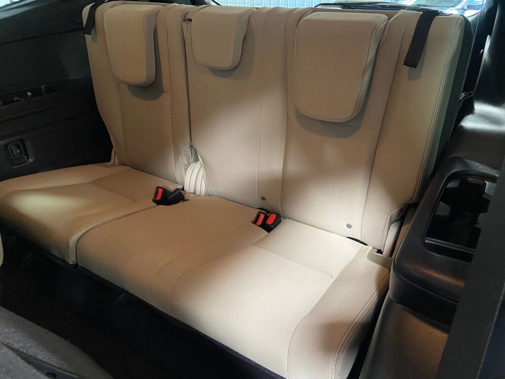 Used 2023 Subaru Ascent Premium w/ Convenience Package image 7