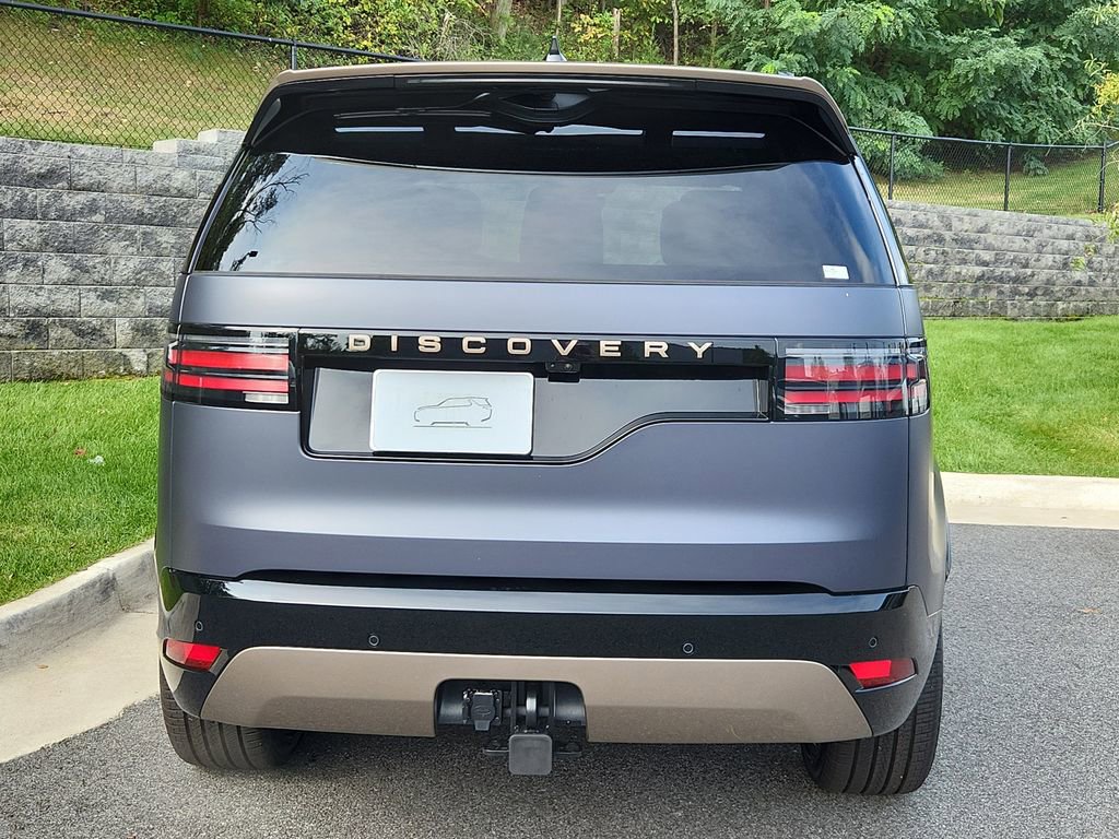 New 2026 Land Rover Discovery Limited Edition image 7