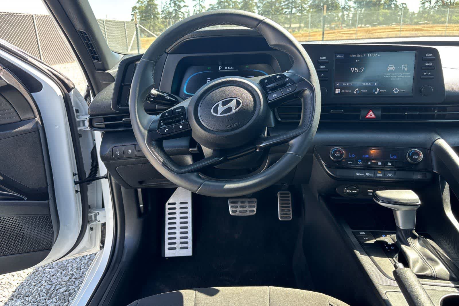 Used 2026 Hyundai Elantra Sport FWD image 16