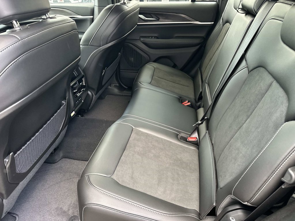 New 2026 Jeep Grand Cherokee Altitude AWD/4WD image 17
