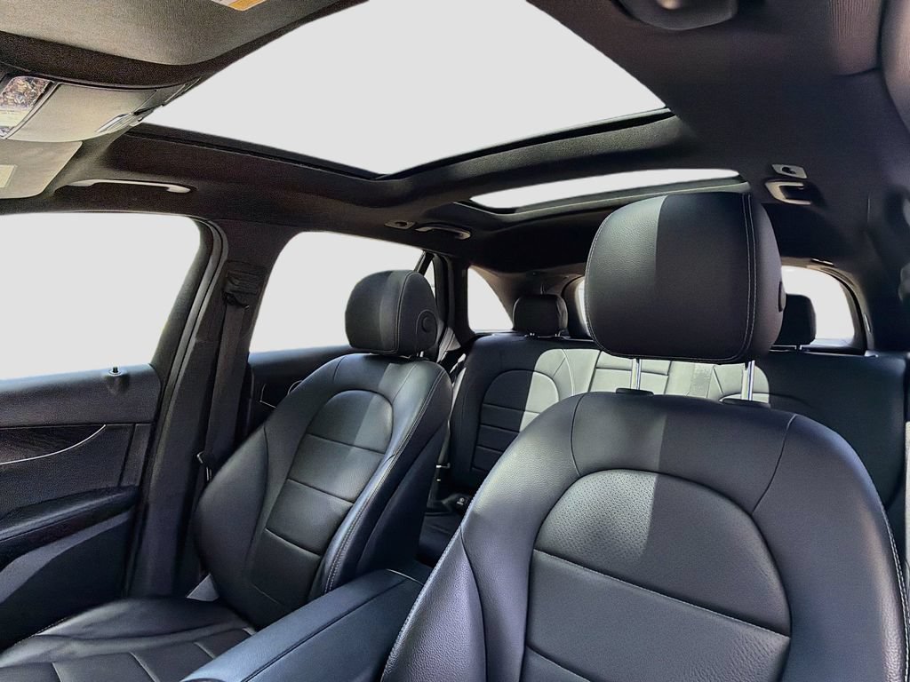 Used 2018 Mercedes-Benz GLC 300 4MATIC w/ Premium Package image 16