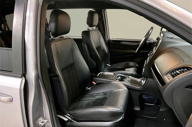 Used 2018 Dodge Grand Caravan SXT w/ Blacktop Package image 15