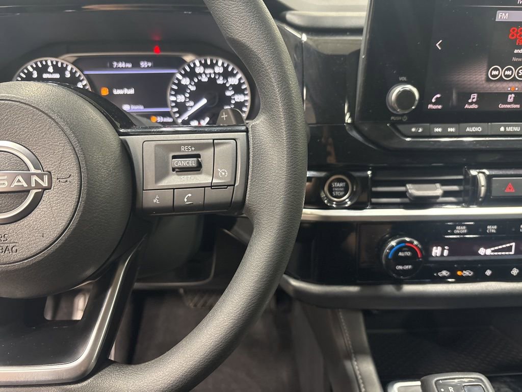 Used 2022 Nissan Pathfinder S image 22