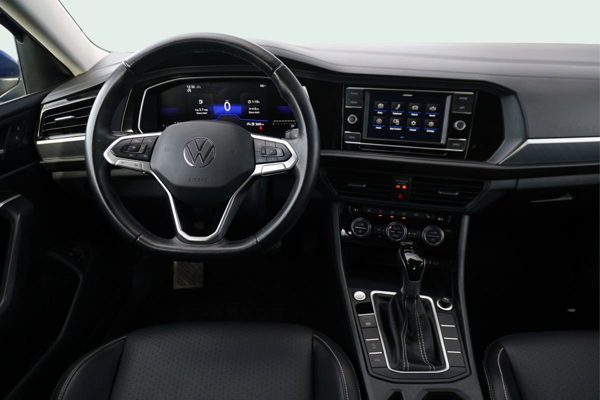 Used 2024 Volkswagen Jetta SE image 23