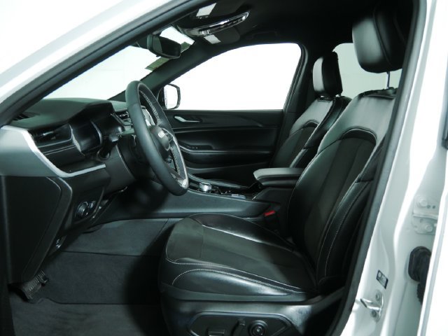 Certified 2023 Jeep Grand Cherokee Altitude AWD/4WD image 19
