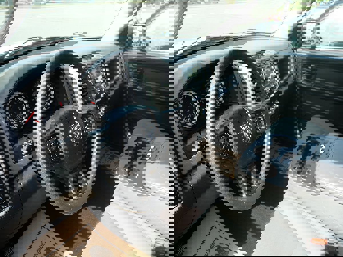 Used 2018 RAM 1500 Express image 12