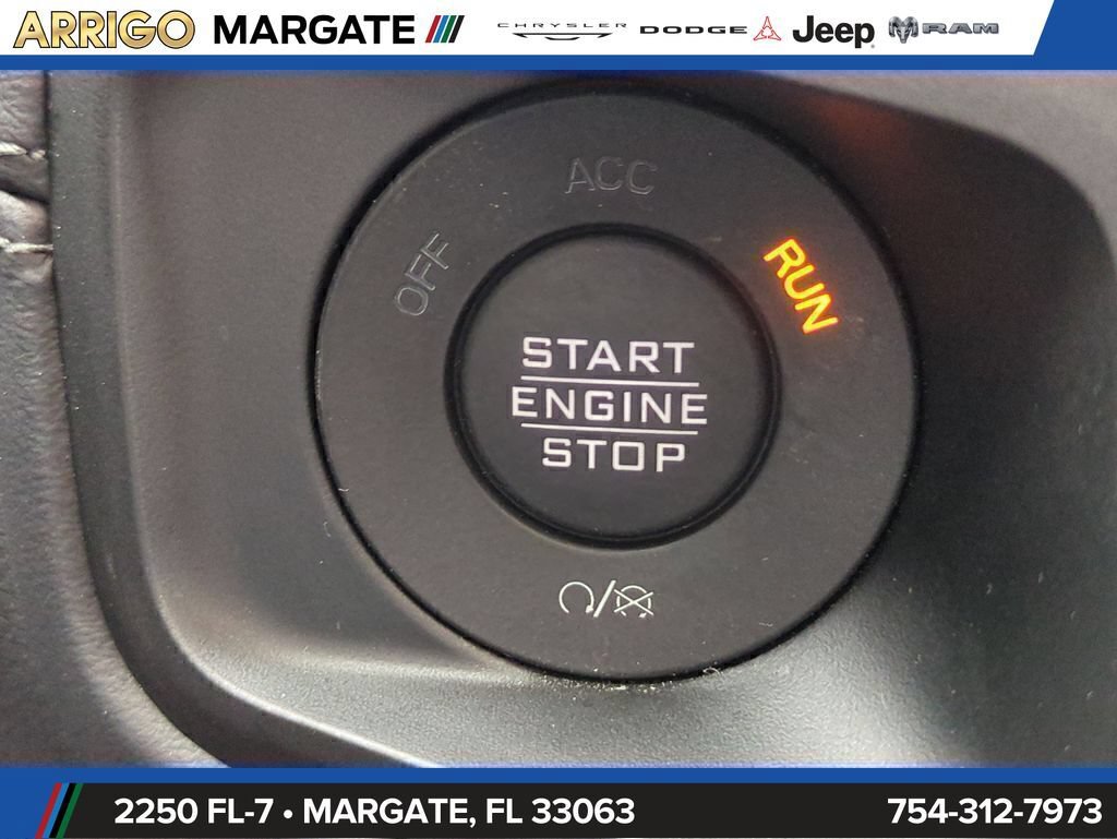Used 2025 Jeep Wrangler Unlimited Sahara AWD/4WD image 29