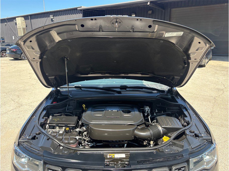 Used 2019 Jeep Grand Cherokee Laredo AWD/4WD image 42