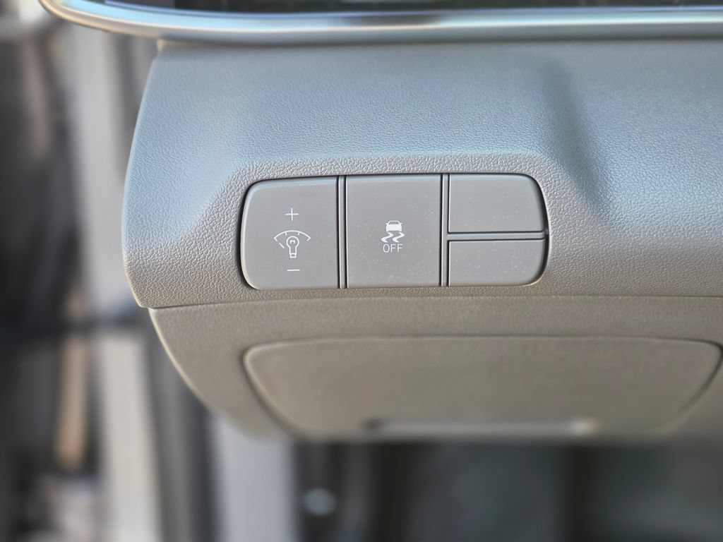Certified 2024 Hyundai Elantra SEL FWD image 35