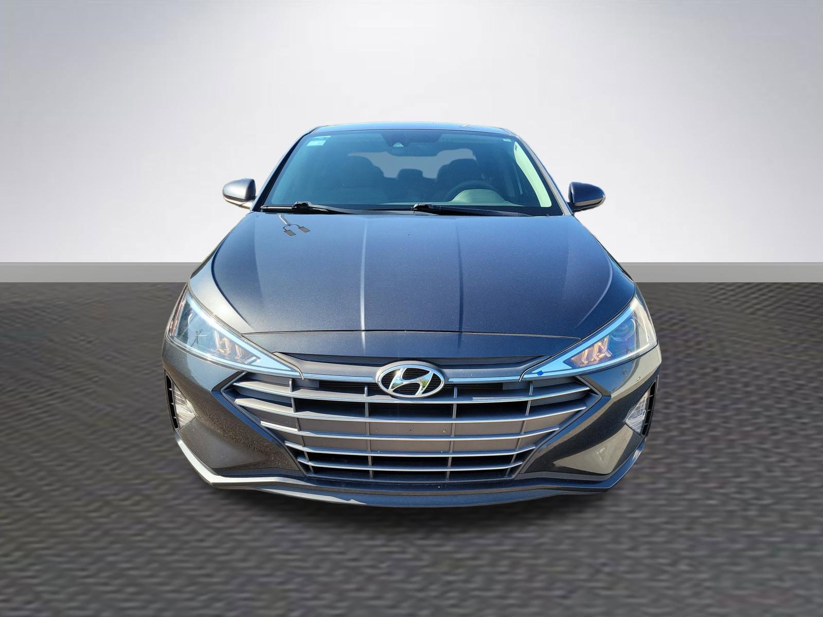 Used 2020 Hyundai Elantra SE FWD image 2