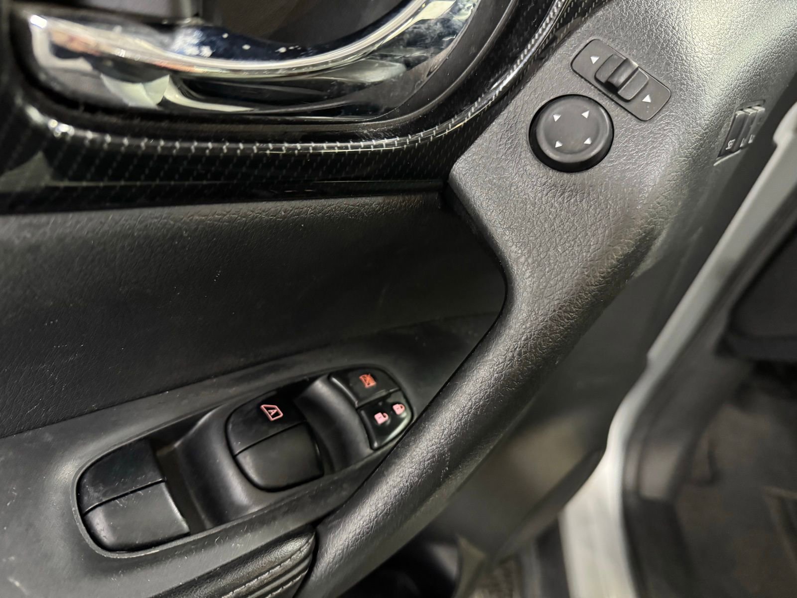 Used 2017 Nissan Rogue SL w/ SL Premium Package image 24