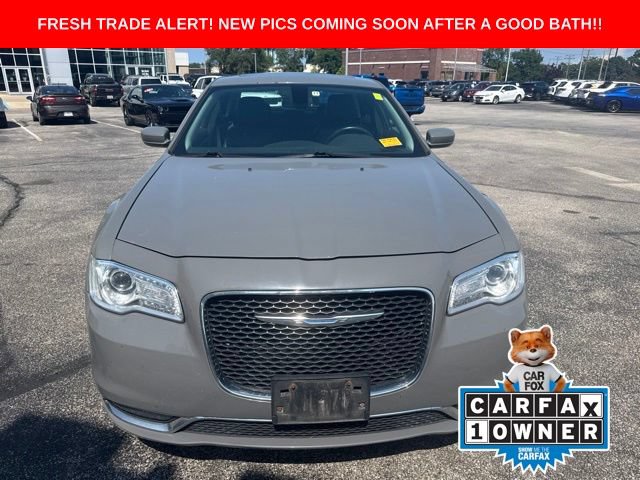 Used 2017 Chrysler 300 Limited w/ Value Package AWD/4WD image 8