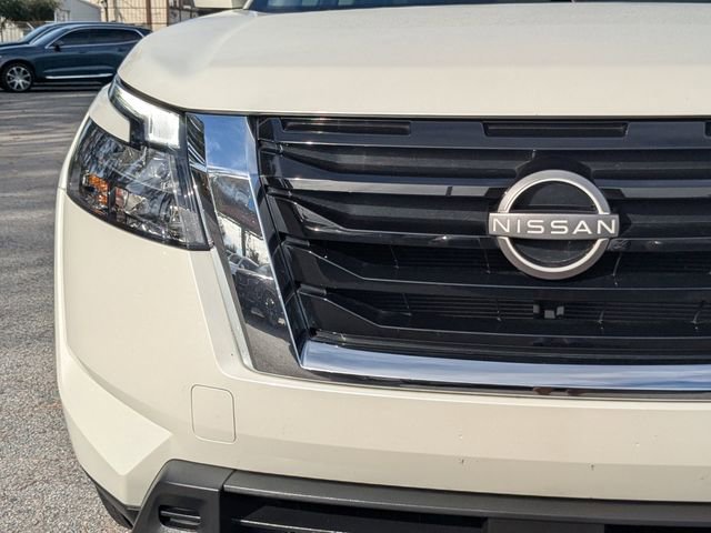 Used 2024 Nissan Pathfinder SV image 13