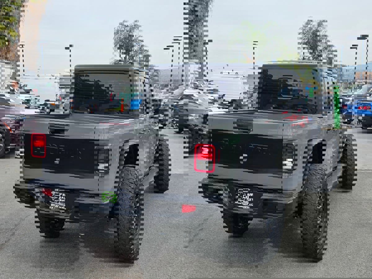 Used 2022 Jeep Gladiator Sport image 10