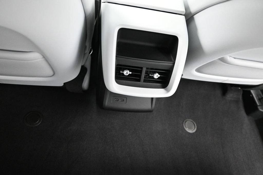 Certified 2024 Cadillac Lyriq Luxury AWD/4WD image 12