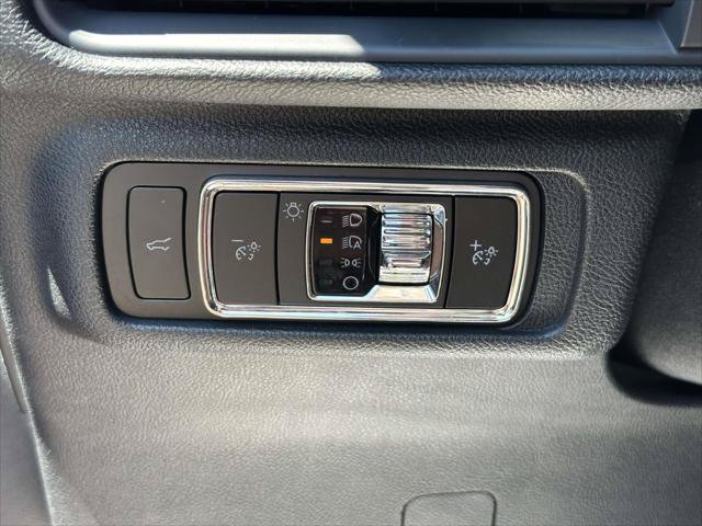 Used 2023 Lincoln Corsair Reserve w/ Equipment Group 201A AWD/4WD image 24