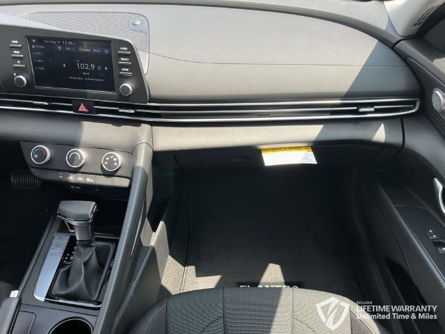 New 2026 Hyundai Elantra SE FWD image 17