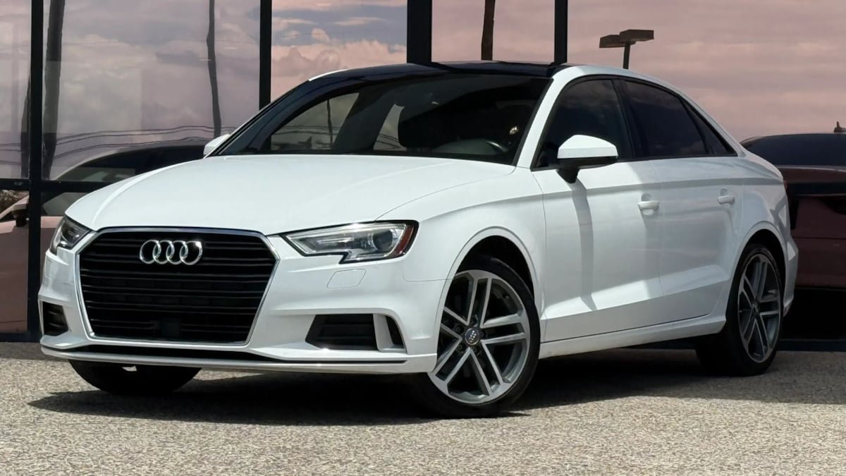 Used 2017 Audi A3 2.0T Premium w/ Convenience Package FWD image 2