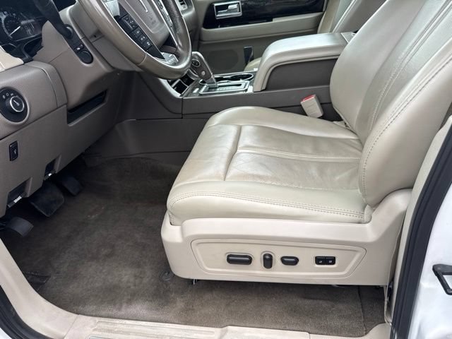 Used 2017 Lincoln Navigator Select AWD/4WD image 19