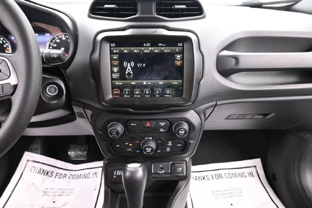 Used 2023 Jeep Renegade Latitude AWD/4WD image 17