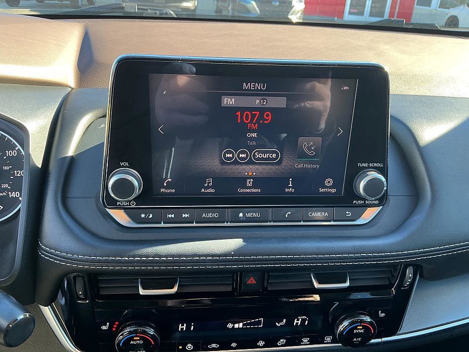 Used 2021 Nissan Rogue SV w/ Premium Package image 16